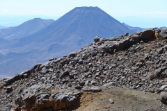 Widok dostojnego Mt Ngauruhoe ze szczytu Mt Ruapehu
