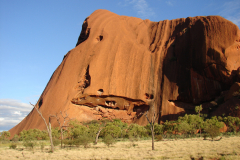 W centrum australijskiego Outbacku, u podnóża słynnej aborygeńskiej skały Uluru