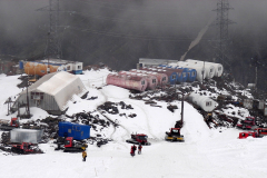 Widok bazy pod Elbrusem nie jest zachwycający – przypomina raczej plac budowy