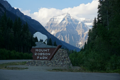 Wjazd do założonego w 1913 roku Parku Prowincjonalnego Mt Robson – w tle najwyższy szczyt kanadyjskich Gór Skalistych