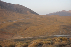 Panorama Wyżyny Irańskiej u stóp łańcucha górskiego Zagros