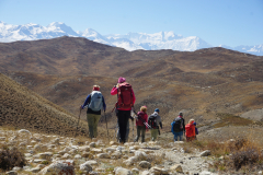 Hikers on the long trail from Lo-Manthang to Ghami