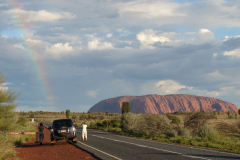 Tęczowy łuk obserwowany w Parku Narodowym Uluru  Kata Tiuta w australijskim interiorze (2011)