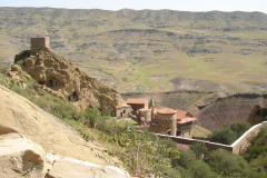 W skalnym kompleksie klasztornym Dawid Garedża na granicy...
