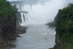 Widok od strony dolnej wody na wodospad Garganta del Diablo (fot. L. Cichy)